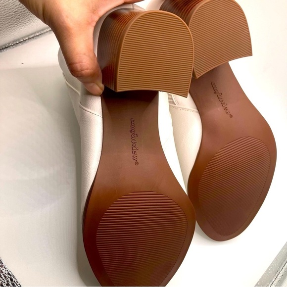 Women's White Ankle Boots with tan block 2" heel size 9 groovy cottage fairy - Picture 7 of 9